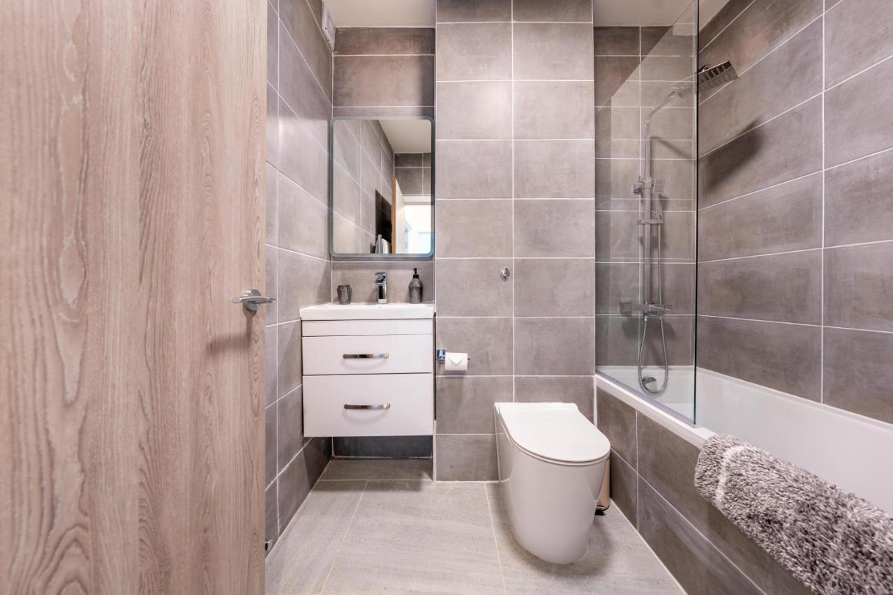 Ash View Place 3 -Heathrow - Thorpe Park - Free Parking Staines-upon-Thames Exteriér fotografie