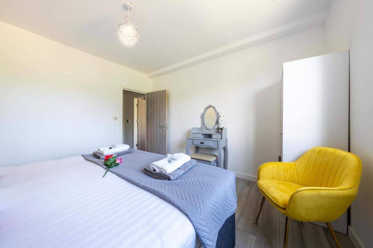 Ash View Place 3 -Heathrow - Thorpe Park - Free Parking Staines-upon-Thames Exteriér fotografie